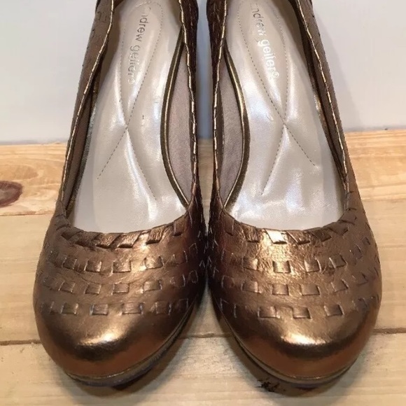 Andrew Geller Metallic Gold Leather RoundToe Heels - Picture 3 of 8